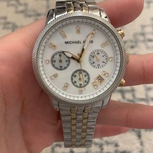 Michael kors watch / silver and gold